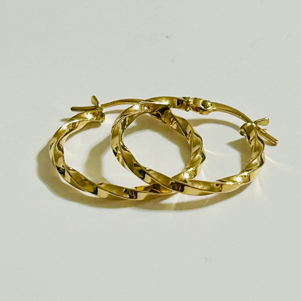 18k Gold Twisted Hoop Earrings 19mm